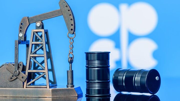 قیمت‌ نفت در میان تهدیدات تعرفه‌ای و آشوب تجاری ثابت ماند