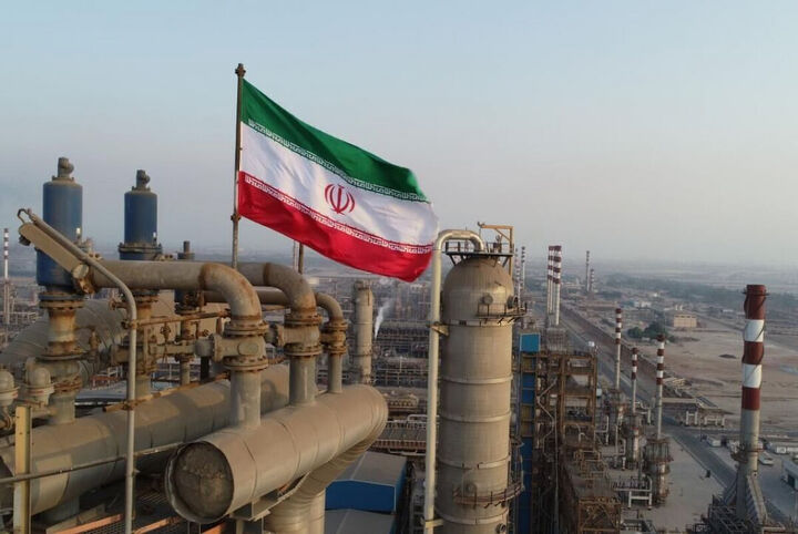 افزایش ۲۴۷ هزار بشکه‌ای تولید نفت ایران در سال گذشته