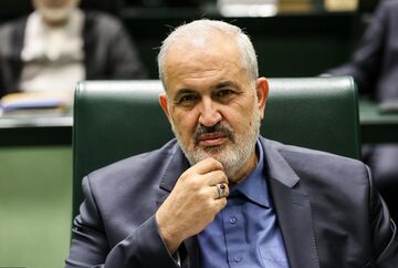 راهکار عجیب آقای وزیر برای مقابله با بحران؛ تعطیل کنید!