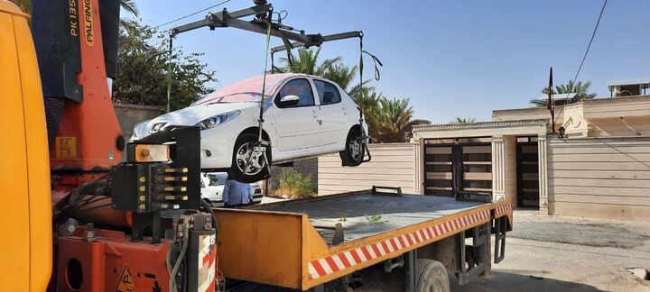انتقال خودروهای رها شده شهر مهران به پارکینگ اربعین انتقال خودروهای رها شده شهر مهران به پارکینگ اربعین