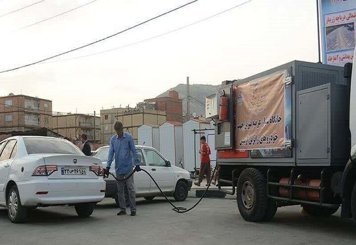 استقرار ۲ دستگاه خودروی سیار عرضه بنزین در مرز باشماق مریوان