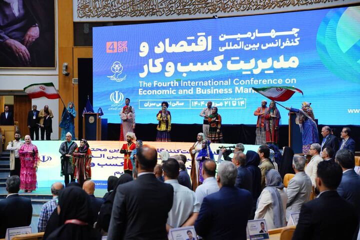 تجلیل از پایان نامه «طراحی مدل توسعه قابلیتهای بازاریابی دیجیتال در بازارهای صنعتی»