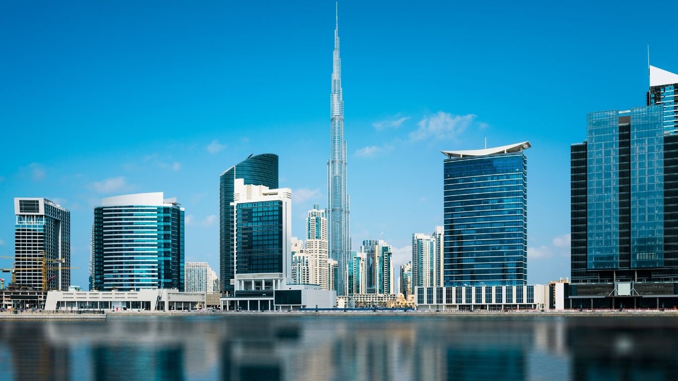 چه شرکتهایی اجازه مالکیت ملک در امارات را دارند؟ پاسخ از حامد قلیچخانی