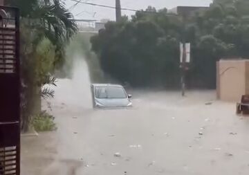 جاری شدن سیل در خیابان‌های کالیفرنیا