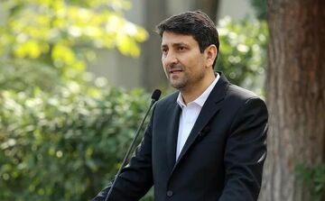 هاشمی: قطع آنتن های گوشی های آیفون مدیریت خواهد شد