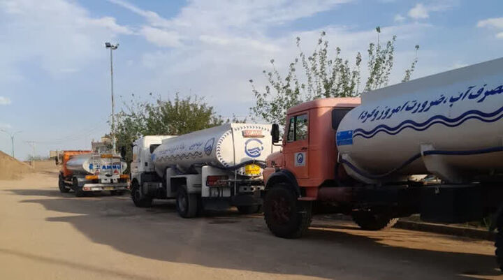 با فروشندگان غیرمجاز آب در قم برخورد می‌شود