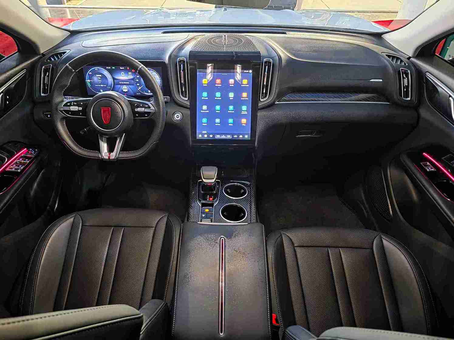 رونمایی از دو محصول جدید ایران خودرو در نمایشگاه خودرو مشهد