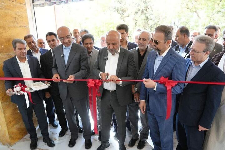 وزیر کار مجموعه فرهنگی ورزشی کارگران کرمانشاه را افتتاح کرد