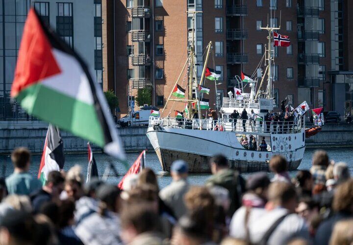 حرکت کاروان دریایی به سوی فلسطین با شعارهای «Free Palestine» و «تحریم اسقاطیل»