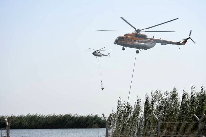 تکنسینهای نفتی گرفتار در تالاب شادگان از خطر مرگ نجات یافتند تکنسینهای نفتی گرفتار در تالاب شادگان از خطر مرگ نجات یافتند