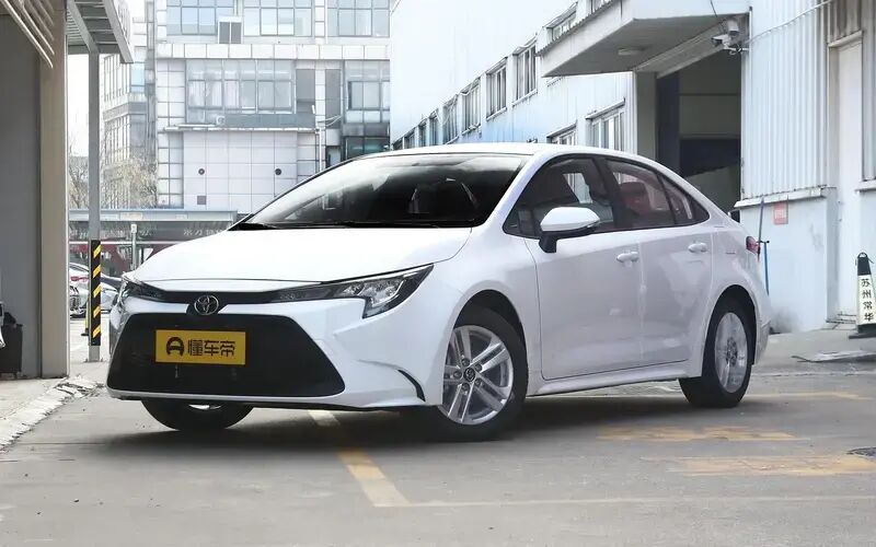 افزایش ۱۰۰ تا ۲۰۰ میلیونی خودروهای وارداتی| آیا مسیر بازار خودرو از بازار ارز جدا شده است؟