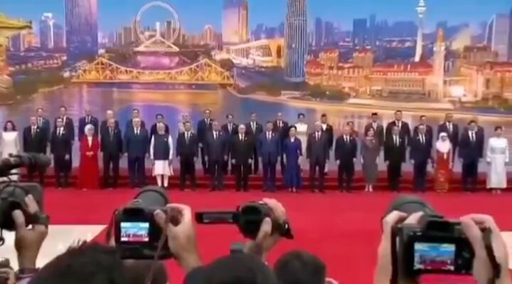 «قدرت‌های جهان؛ دو قطب شرق و غرب در میدان نبرد قرن ۲۱»