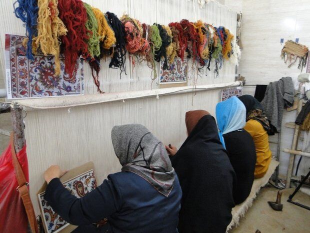 ۱۲۰ بافنده استان سمنان تسهیلات بانکی دریافت کردند