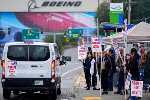 اعتصاب کارگران شرکت بوئینگ وارد هفته ششم شد اعتصاب کارگران شرکت بوئینگ وارد هفته ششم شد