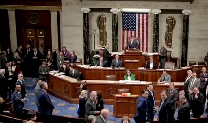 اختلاف بر سر سکوت برای چارلی در کنگره آمریکا اختلاف بر سر سکوت برای چارلی در کنگره آمریکا