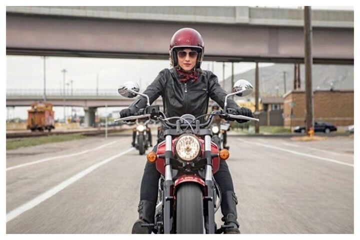 پلیس به بانوان موتورسوار هشدار داد پلیس به بانوان موتورسوار هشدار داد