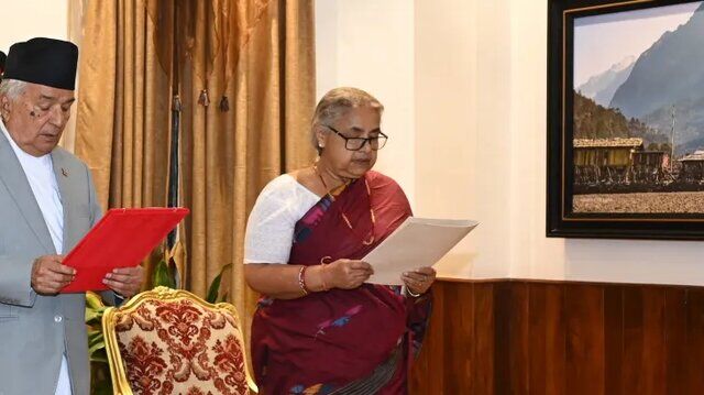 نخستوزیر جدید نپال: تنها ۶ ماه در قدرت خواهم بود نخستوزیر جدید نپال: تنها ۶ ماه در قدرت خواهم بود