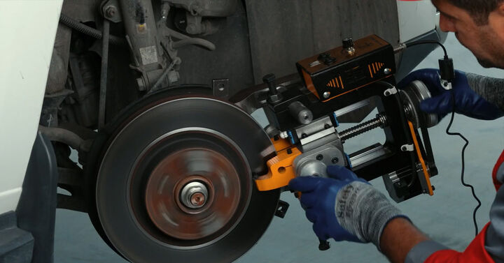 هزینه تراش دیسک ترمز در سال ۱۴۰۴ هزینه تراش دیسک ترمز در سال ۱۴۰۴