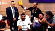 سربازان داروهای روانپزشکی را در مجلس به نشانه اعتراض ریختند