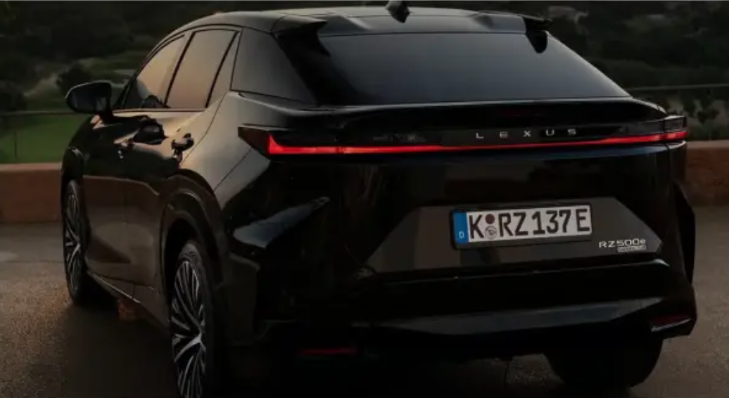 لکسوس RZ ۳۰۰e؛ کراساوور تمامبرقی لکسوس در ایران!