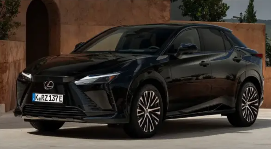 لکسوس RZ ۳۰۰e؛ کراساوور تمامبرقی لکسوس در ایران!