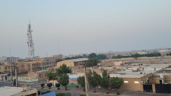 دود آتش‌سوزی هورالعظیم به ماهشهر و بندر امام رسید