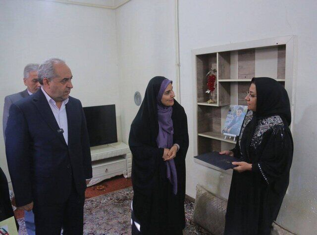 دستور وزیر راه و شهرسازی برای تامین مسکن خانواده ۲ دانش آموز شهید تبریزی دستور وزیر راه و شهرسازی برای تامین مسکن خانواده ۲ دانش آموز شهید تبریزی