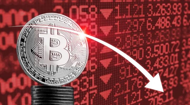 افزایش دو برابری عرضه بیت‌ کوین در زیان با کاهش قیمت به زیر ۱۱۲ هزار دلار