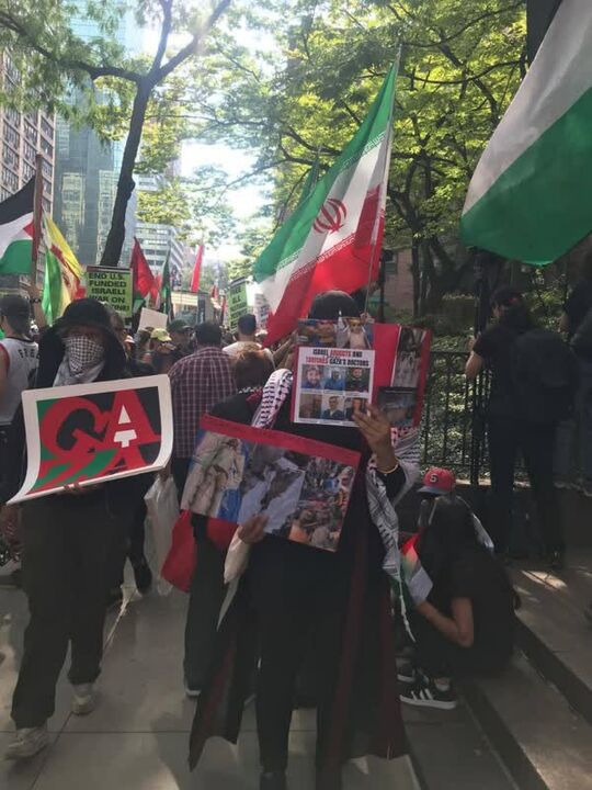 تظاهرات در نیویورک با پرچم ایران؛ «تهدید، ترور، و تحریم را متوقف کنید»
