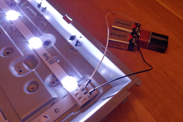 علت سیاه شدن صفحه تلویزیون چیست؟ (راهنمای عیب یابی کامل)