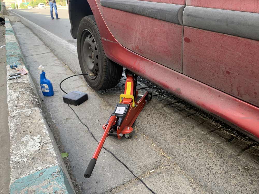 افزایش چشمگیر تقاضا برای پنچرگیری سیار تهران؛ پایانی بر دغدغههای رانندگان