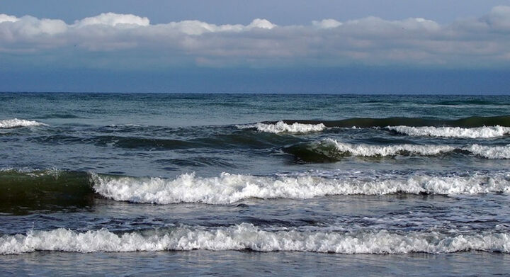 رگبار باران در نوار شمالی| دریای خزر مواج میشود