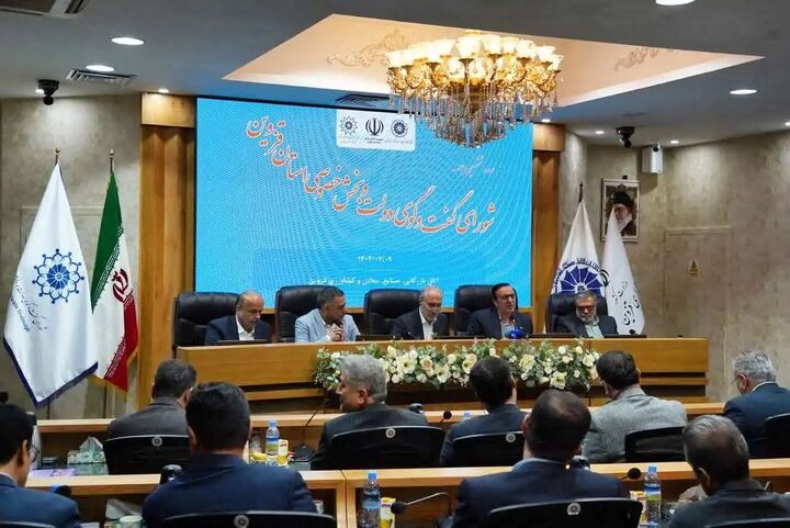 اجازه ندادیم صنایع با قطعی‌ برق آسیب ببینند