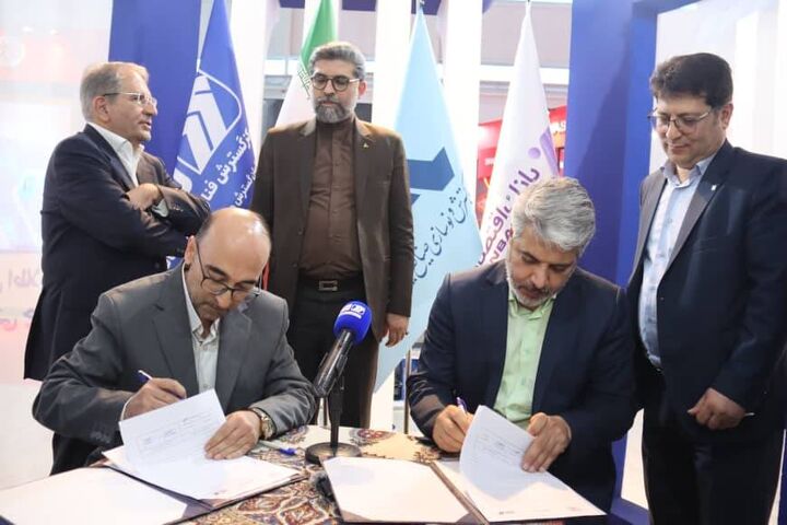 انعقاد قرارداد هوشمندسازی خودروهای متصل در نمایشگاه الکامپ