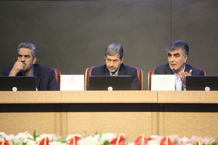 فرزین: نرخ کنونی دلار، نرخ ارز نیست، «نرخ ترس» است
