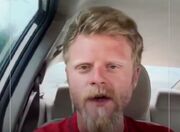 چرا باید دو شیفت کار کنیم تا فقط زنده بمانیم؟