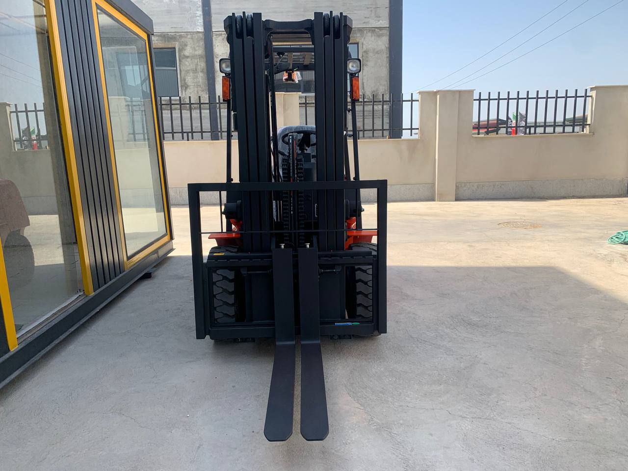 لیفتراک مناسب کسب و کار شما چیست؟ راهنمای جامع انتخاب و خرید