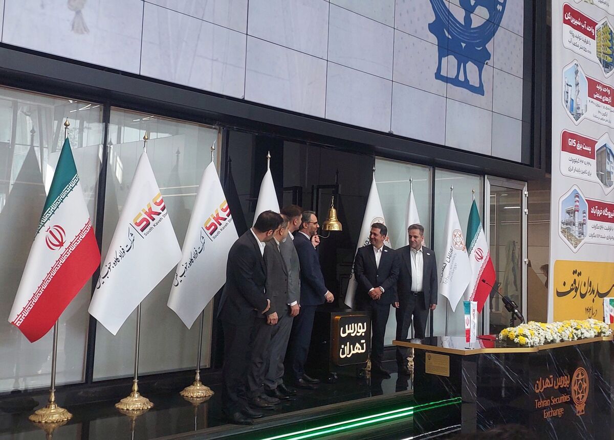 اهدای تندیس افتخار بورس تهران به فولاد کاوه جنوب کیش