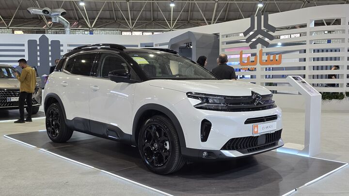 صف آرایی خودروسازان با محصولات داخلی و مونتاژی؛ نمایشگاه داخلی یا «بینالمللی»؟