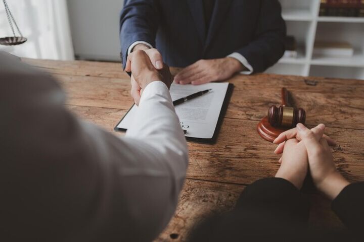 نکات کلیدی قراردادهای حقوقی و مالی شرکت‌ها راهنمای جامع برای مدیران و کسب‌وکارها