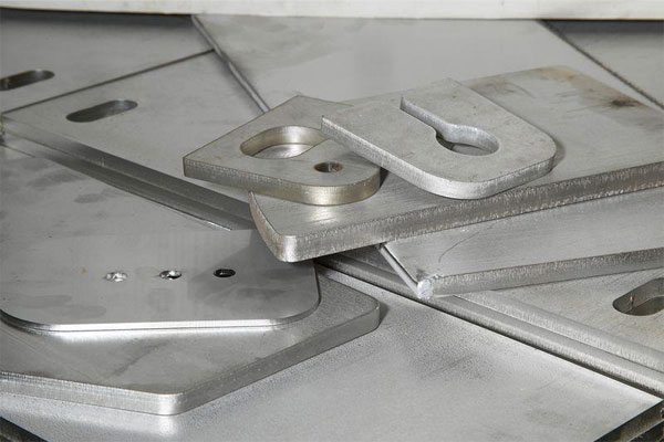 فاکتورهای کلیدی در تعیین قیمت خدمات برش لیزر فلزات