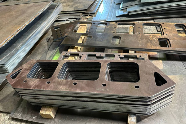 فاکتورهای کلیدی در تعیین قیمت خدمات برش لیزر فلزات