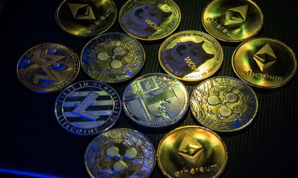۱۰ رمزارز برتر بازار ارز دیجیتال | اتریوم، ریپل و سولانا زیر فشار فروش