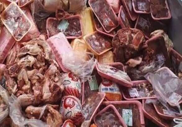 توقیف بیش از ۳۰۰ کیلوگرم فرآوردههای گوشتی غیربهداشتی در فروشگاههای قم توقیف بیش از ۳۰۰ کیلوگرم فرآوردههای گوشتی غیربهداشتی در فروشگاههای قم