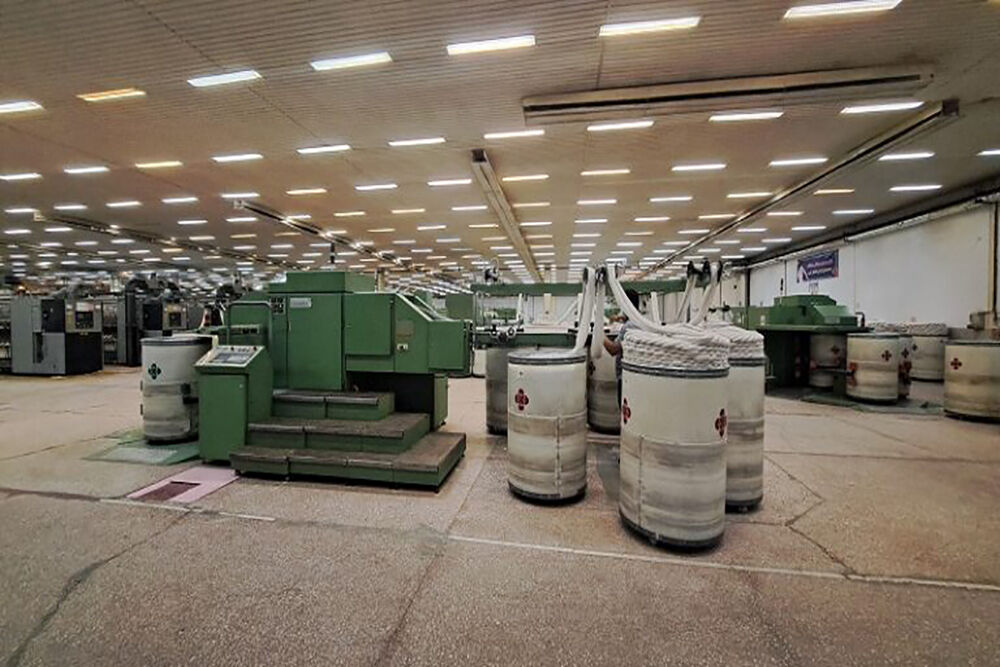 تولید در تندباد تحریم و موانع داخلی| مقاومت یک واحد نساجی قم در جنگ اقتصادی