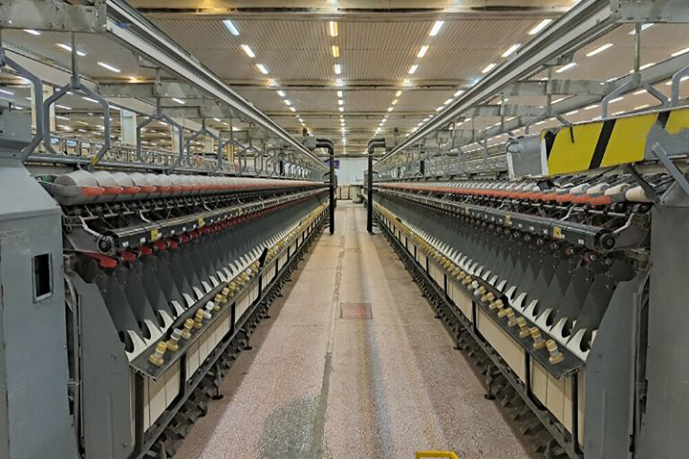 تولید در تندباد تحریم و موانع داخلی| مقاومت یک واحد نساجی قم در جنگ اقتصادی