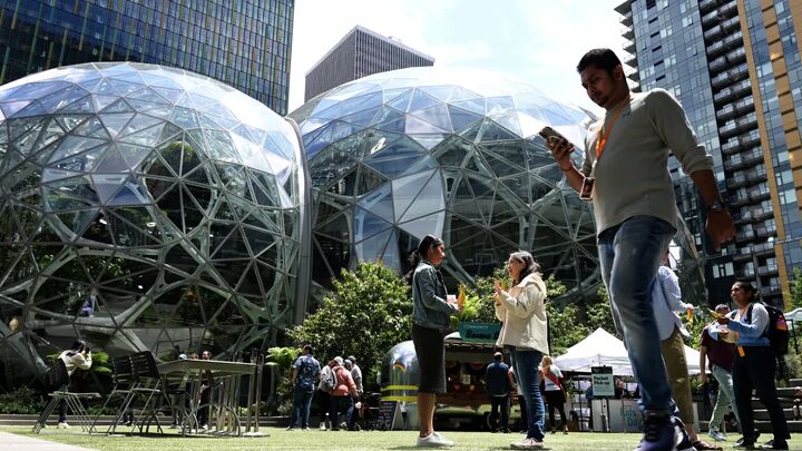 آغاز رسمی تعدیل نیرو در آمازون: ۱۴ هزار نفر اخراج میشوند آغاز رسمی تعدیل نیرو در آمازون: ۱۴ هزار نفر اخراج میشوند