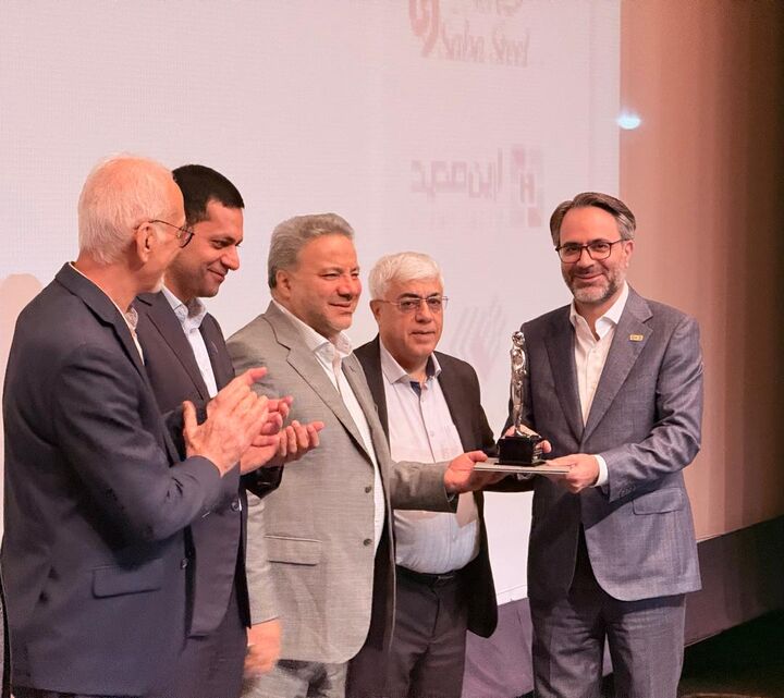 حاتمی مدیر برجسته صنعت فولاد کشور در سال ۱۴۰۴ در بخش دولتی و عمومی  شد
