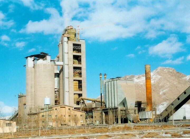 طلسم ۲۰ ساله کارخانه سیمان دهلران با همت دولت و بخش خصوصی شکسته شد طلسم ۲۰ ساله کارخانه سیمان دهلران با همت دولت و بخش خصوصی شکسته شد