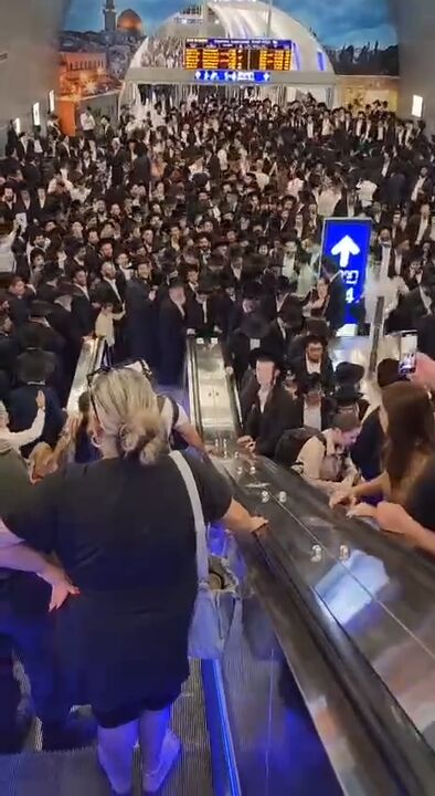 تظاهرات صهیونیستهای حریدی علیه خدمت اجباری سربازی تظاهرات صهیونیستهای حریدی علیه خدمت اجباری سربازی